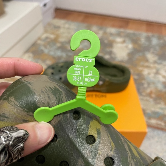 NWT Women’s Size 6 (Euro Sz 36-37) Crocs Ralen Lined Marble Clog In Army Green - Picture 11 of 15